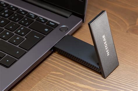 Test Netgear Nighthawk A8000 une clé USB ultra performante pour