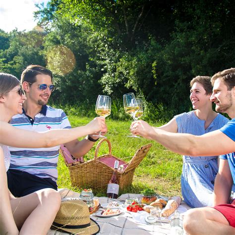 Anstossen Heuriger Weingut Stefan Und Theres Oberschil Hagenbrunn