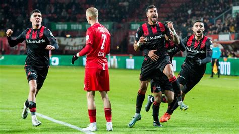 FC Twente Geeft Zege Op Valreep Uit Handen In Spektakelstuk Tegen