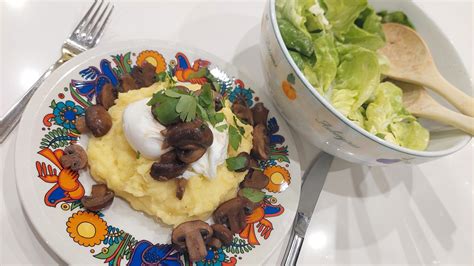 Mousseline de pommes de terre et panais champignons forestiers et œuf