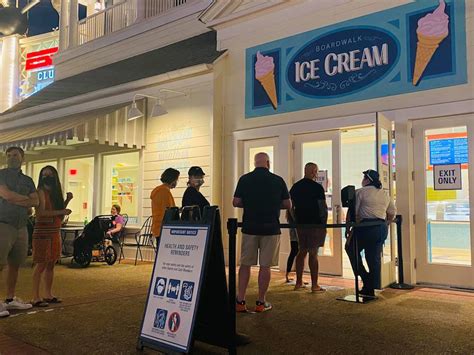 Long Lines For Boardwalk Ice Cream On First Night