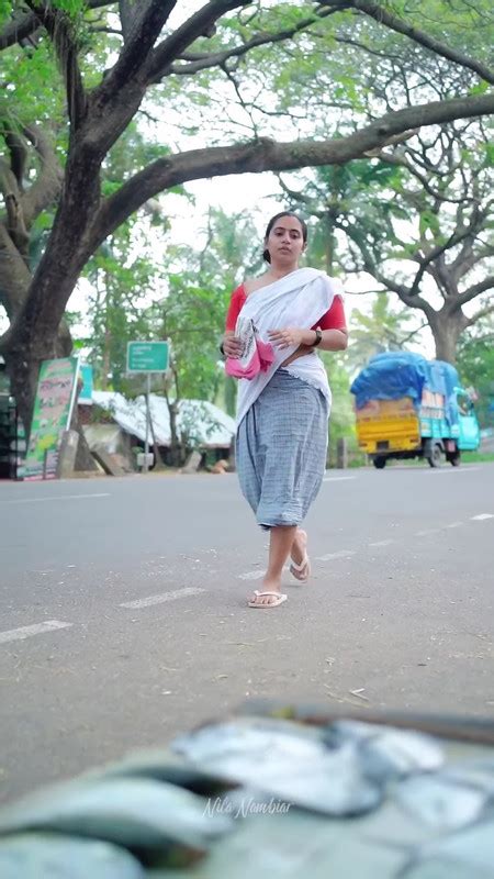 Unknown Malayali Model Hot Sizziling Show In Red Blouse