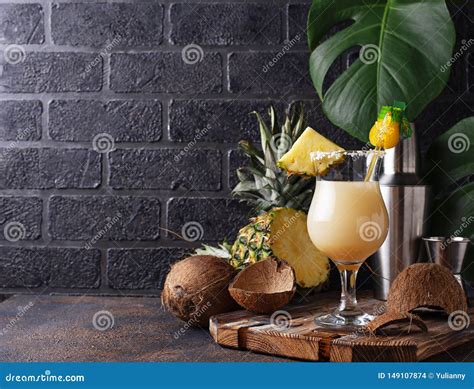 Pina Colada C Ctel Del Caribe Tradicional Foto De Archivo Imagen De