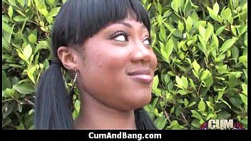 Ébène salope dans une incroyable gangbang XVIDEOS