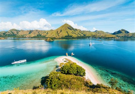 Komodo Liveaboard | Island Hopping in the National Park | Indonesia