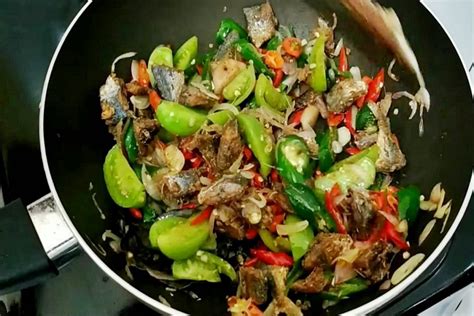 Resep Ikan Peda Tumis Cabe Ijo Enak Dan Praktis Rinaresep