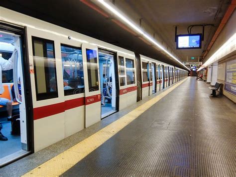 Rom-Metro, Italien redaktionelles stockbild. Bild von bewegung - 45463924