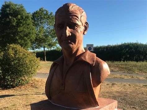 Al Parco Urbano Di Castelfiorentino La Statua Di Gino Bartali Giusto