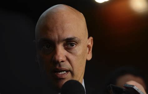 Alexandre de Moraes é hostilizado na Itália e filho do ministro é