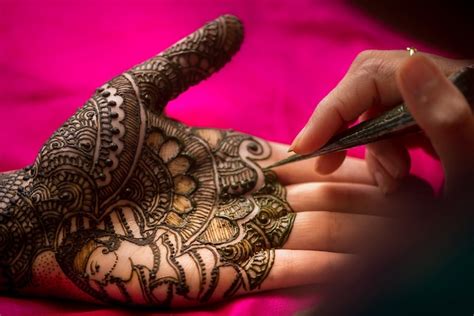 Eid Ul Fitr 2021 Mehndi Designs ट्रेंडी मेहंदी डिजाइंस के साथ अपनी ईद