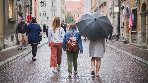 Pogoda na jutro wtorek 23 08 Deszcz i wyładowania atmosferyczne w