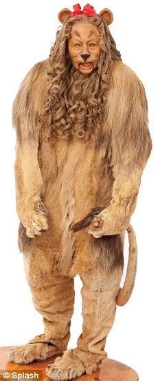 The Wizard Of Oz S Cowardly Lion Costume Set Fetch 3m At Auction Daily Mail Online