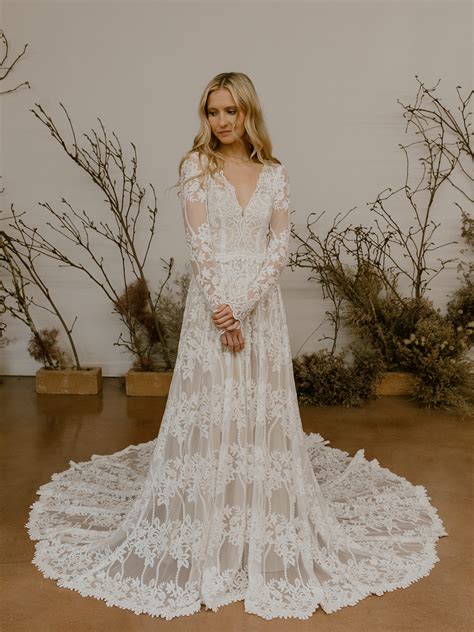 Dahlia Lace Timeless Wedding Dress Dreamers And Lovers