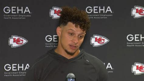 Patrick Mahomes Chiefs Hold On To Beat Jets 23 20 With Taylor Swift Aaron Rodgers Watching