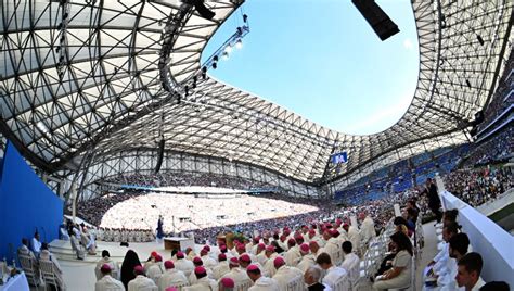 Visite du pape à Marseille une messe géante au Vélodrome en guise de