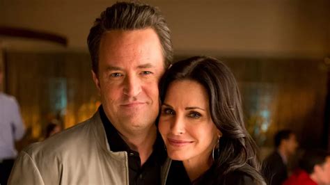 Courtney Cox Revela Que Sigue Hablando Con Matthew Perry Siento Que