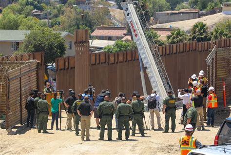 DVIDS - Images - San Diego Border Wall [Image 4 of 5]