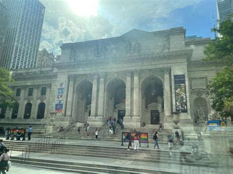 This Sex And The City Bus Tour Is The Most Fashionable Way To See NYC