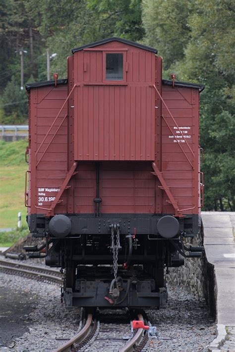 Dieser Rf4 Rollwagen 97 08 63 war mit einem gedeckten Güterwagen 05