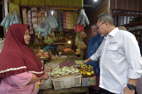 Mendag Memantau Stok Dan Harga Bapok Di Pasar Mardika Ambon