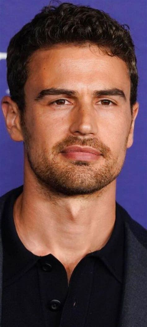 Pin De Robyn Perovich Larson En Breed Theo James Chicos Famosos