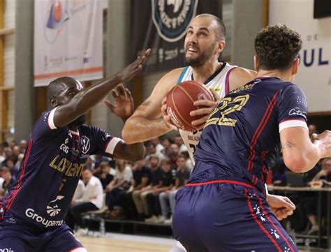 Basket Ball Coupe De France Boulazac Se Qualifie En Souffrant Face