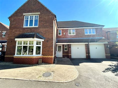 5 bed detached house to rent in Wavers Marston, Marston Green