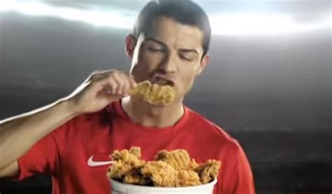 Cristiano Ronaldo Contro Coca Cola Ma In Passato Pubblicizzò Il Fast Food