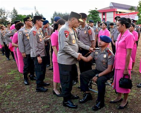 Anggota Brimob Korban Penembakan Di Papua Ikut Upacara Naik Pangkat Di