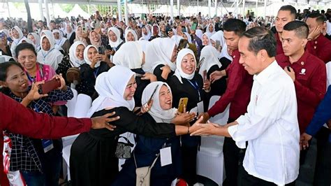 Silaturahmi Presiden Jokowi Dengan Nasabah PNM Mekaar Batu Bara 7