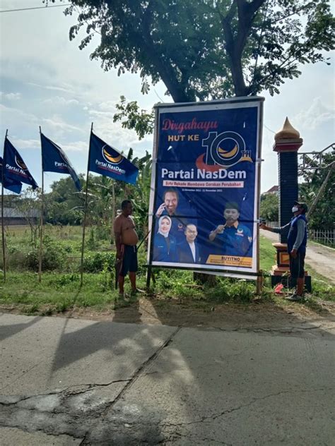 Pemasangan Bendera Jadi Pembuka Rangkaian Hut Nasdem Oleh Dpd Nasdem Sukoharjo Dewan Pimpinan