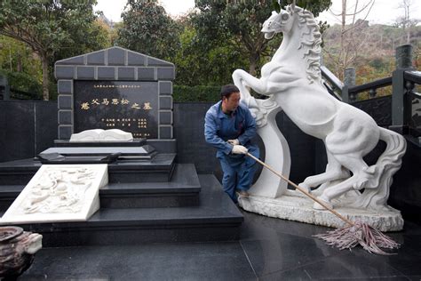 China Tries To Curb Fancy Tombs Of Rich That Irk Poor The New York Times