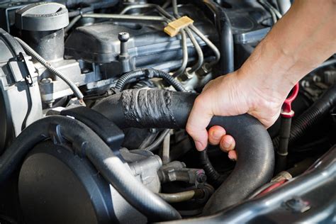 Identifying Issues With Your Car Radiator Hose Holts