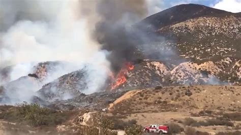 2 Detained As Firefighters Battle 50 Acre Fire North Of Csu San