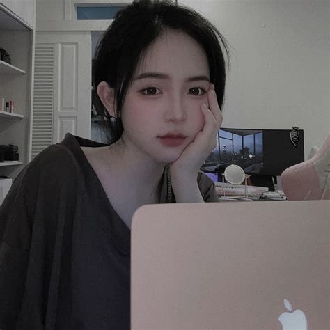 Ngoại hình phổng phao hiện tại của hot girl tiểu học một thời