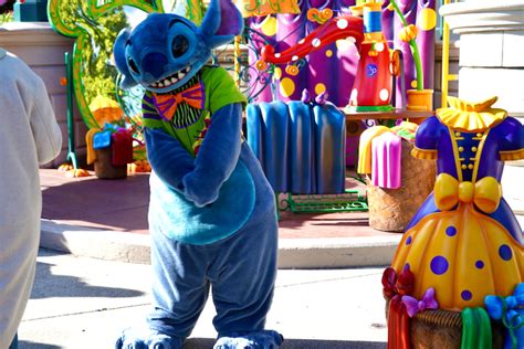 Stitch In Halloween Costume Now Greeting Guests At Disneyland Paris For