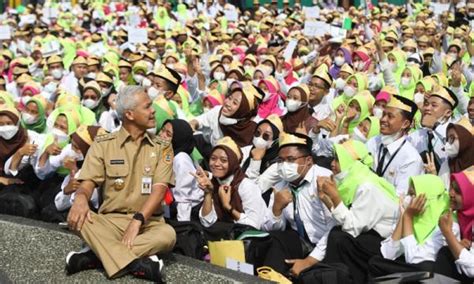 Bahagianya Anak Petani Transmigran Ini Dapat Hadiah Biaya Spp