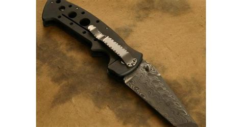 Хванаха мъж, забол нож в лицето на жена си