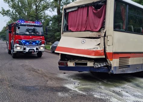 Wypadek autobusu szkolnego na DW482 Ranne dzieci Radio Łódź