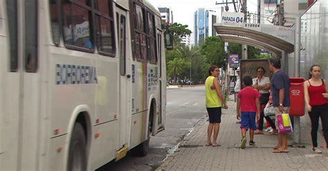 G1 Tentativa de assalto a ônibus deixa um morto e dois feridos no