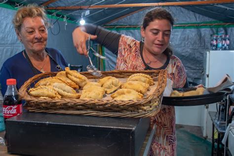 Comenz La Fiesta De La Empanada Costera Y Esta Noche Se Espera Por La