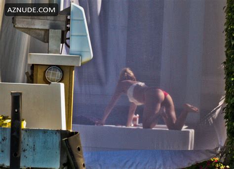 Shakira Sexy Shows Off Sweet Ass In A Bikini During Holidaying In Miami Aznude