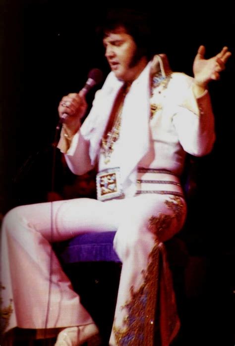 Elvis On Stage In Las Vegas In December 5 1976 Elvis In Concert