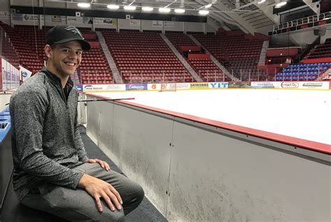 Un garçon et sa patinoire comment l enfance de Jesperi Kotkaniemi l a