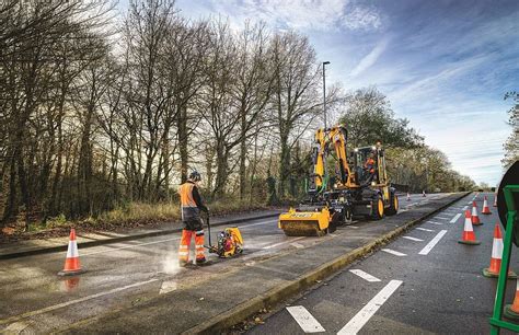 Jcb Pothole Pro Repairs Potholes In Under 8 Minutes Automacha