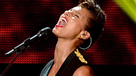 Alicia Keys Girl On Fire Live Performance 1080p Hd New Day Europe Music