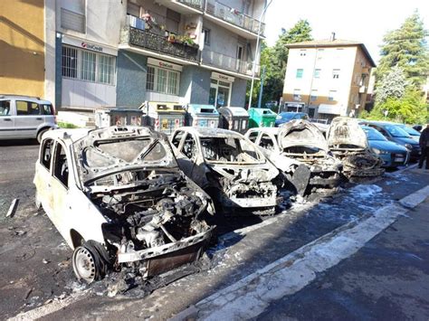 Incendio Auto Parcheggiate A Bologna Quattro Vetture In Fiamme