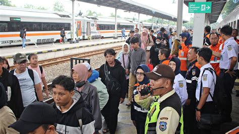 Pelanggan Kereta Api Di Daop 3 Cirebon Naik 17 Persen Selama 11 Hari