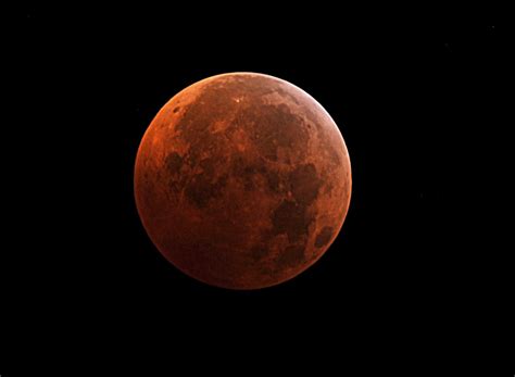 Eclipse lunar parcial poderá ser visto no fim de semana