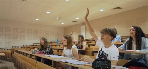 Présentation du Lycée Les Augustins Enseignement catholique de